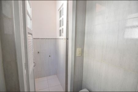 Apartamento para alugar com 65m², 2 quartos e sem vaga Apartamento para alugar com 65m², 2 quartos e sem vagaBanheiro de Serviço