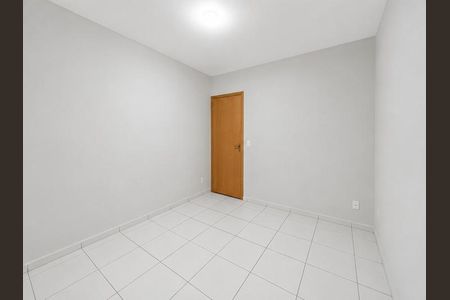 Quarto 1 de apartamento para alugar com 2 quartos, 43m² em Jardim Holanda, Uberlândia
