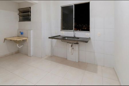Cozinha de apartamento para alugar com 2 quartos, 43m² em Jardim Holanda, Uberlândia