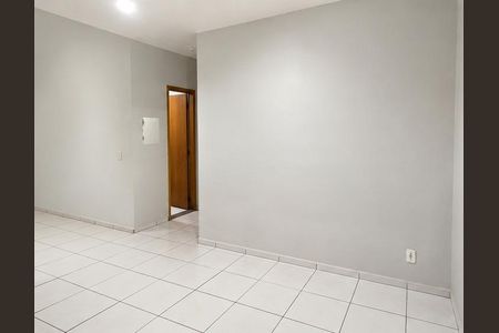 Sala de apartamento para alugar com 2 quartos, 43m² em Jardim Holanda, Uberlândia