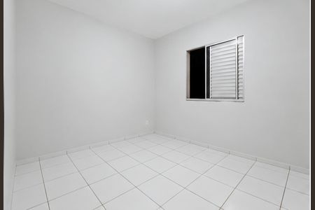 Quarto 1 de apartamento para alugar com 2 quartos, 43m² em Jardim Holanda, Uberlândia