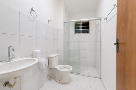 Banheiro de apartamento para alugar com 2 quartos, 43m² em Jardim Holanda, Uberlândia
