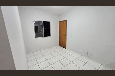 Sala de apartamento para alugar com 2 quartos, 43m² em Jardim Holanda, Uberlândia