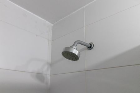 Banheiro do Quarto 2 de apartamento para alugar com 2 quartos, 55m² em Azenha, Porto Alegre