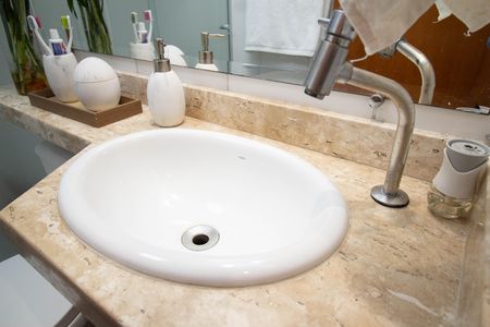 Banheiro de apartamento à venda com 2 quartos, 73m² em Vila Guedes, São Paulo