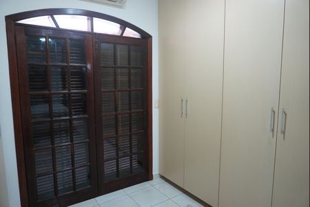 Casa para alugar com 350m², 4 quartos e 4 vagasSuite