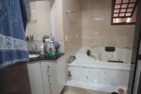 Casa para alugar com 350m², 4 quartos e 4 vagas Casa para alugar com 350m², 4 quartos e 4 vagasBanheiro da Suíte
