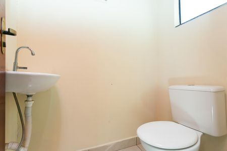 Casa de condomínio para alugar com 320m², 3 quartos e 1 vaga Casa de condomínio para alugar com 320m², 3 quartos e 1 vagaBanheiro 3