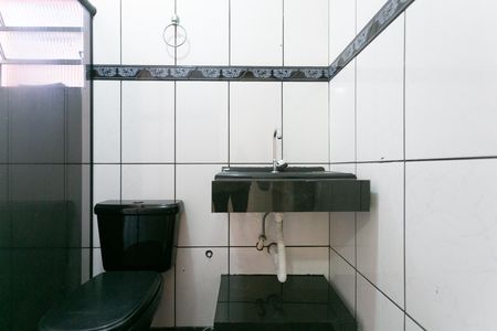 Casa de condomínio para alugar com 320m², 3 quartos e 1 vaga Casa de condomínio para alugar com 320m², 3 quartos e 1 vagaBanheiro 2