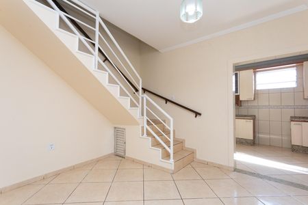 Casa de condomínio para alugar com 320m², 3 quartos e 1 vaga Casa de condomínio para alugar com 320m², 3 quartos e 1 vagaSala de Jantar