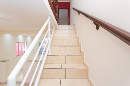 Casa de condomínio para alugar com 320m², 3 quartos e 1 vaga Casa de condomínio para alugar com 320m², 3 quartos e 1 vagaEscada