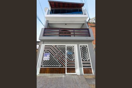 Casa de condomínio para alugar com 320m², 3 quartos e 1 vaga Casa de condomínio para alugar com 320m², 3 quartos e 1 vagaFachada