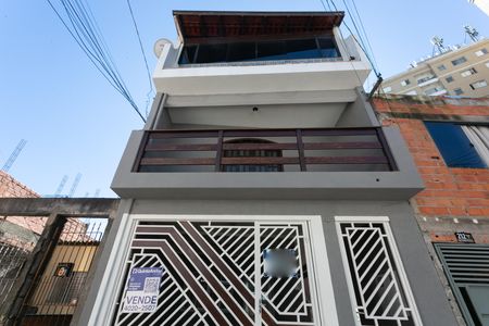Casa de condomínio para alugar com 320m², 3 quartos e 1 vaga Casa de condomínio para alugar com 320m², 3 quartos e 1 vagaFachada