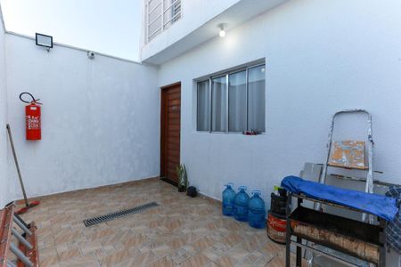Casa de condomínio para alugar com 57m², 2 quartos e 2 vagas Casa de condomínio para alugar com 57m², 2 quartos e 2 vagasFachada da casa