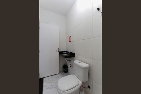 Banheiro de casa de condomínio para alugar com 2 quartos, 57m² em Vila Aurora (zona Norte), São Paulo
