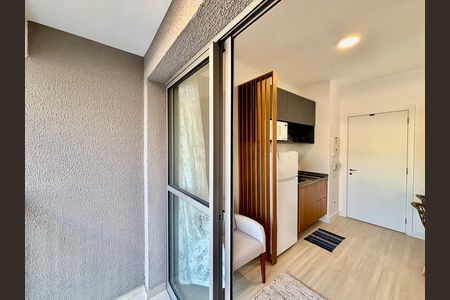 Varanda  de kitnet/studio à venda com 1 quarto, 28m² em Pinheiros, São Paulo