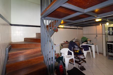 Casa 4 Escada de casa à venda com 4 quartos, 194m² em Cidade Centenário, São Paulo