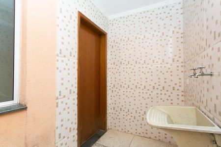 Área de Serviço  de casa de condomínio para alugar com 2 quartos, 65m² em Itaquera, São Paulo