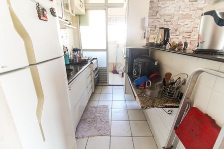 Cozinha de apartamento à venda com 2 quartos, 52m² em Vila Carmosina, São Paulo