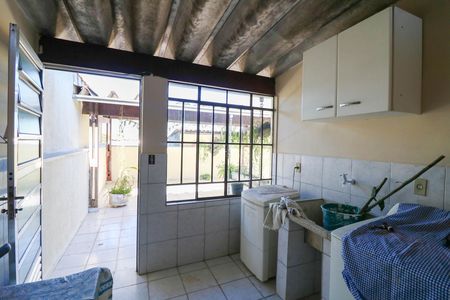 Casa à venda com 125m², 3 quartos e 1 vagaLavanderia