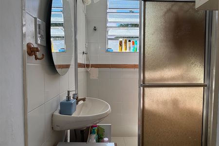 Banheiro de kitnet/studio para alugar com 1 quarto, 32m² em Aparecida, Santos