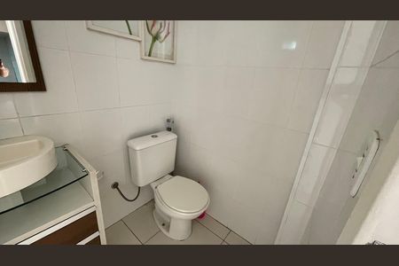 Casa de condomínio à venda com 95m², 3 quartos e 1 vaga Casa de condomínio à venda com 95m², 3 quartos e 1 vagaBanheiro social 1