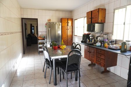 Casa à venda com 5 quartos, 239m² em Cidade Líder, São Paulo