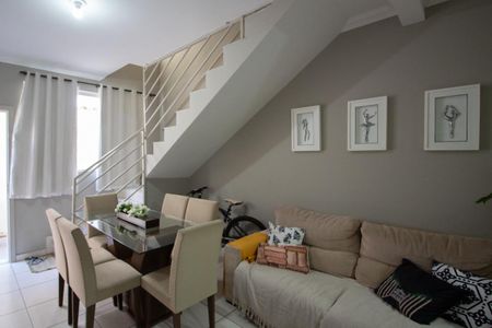 Sala de casa de condomínio à venda com 2 quartos, 71m² em São Cosme de Baixo, Belo Horizonte