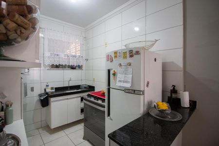 Cozinha de casa de condomínio à venda com 2 quartos, 71m² em São Cosme de Baixo, Belo Horizonte