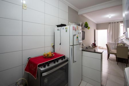 Cozinha de casa de condomínio à venda com 2 quartos, 71m² em São Cosme de Baixo, Belo Horizonte