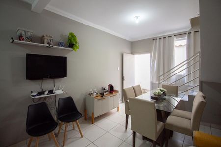 Sala de casa de condomínio à venda com 2 quartos, 71m² em São Cosme de Baixo, Belo Horizonte
