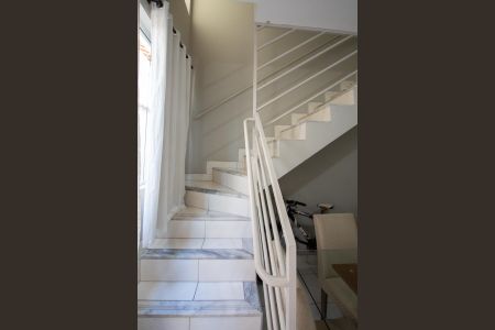 Escada de casa de condomínio à venda com 2 quartos, 71m² em São Cosme de Baixo, Belo Horizonte