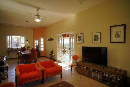 Casa de condomínio para alugar com 378m², 5 quartos e 3 vagas Casa de condomínio para alugar com 378m², 5 quartos e 3 vagasSala