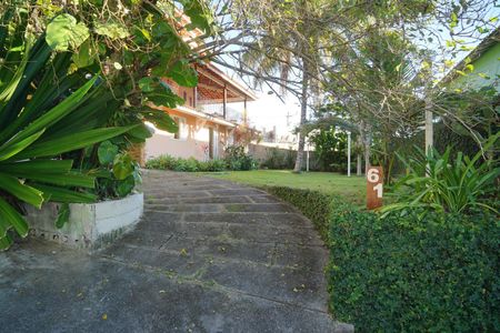 Casa de condomínio para alugar com 378m², 5 quartos e 3 vagas Casa de condomínio para alugar com 378m², 5 quartos e 3 vagasEntrada