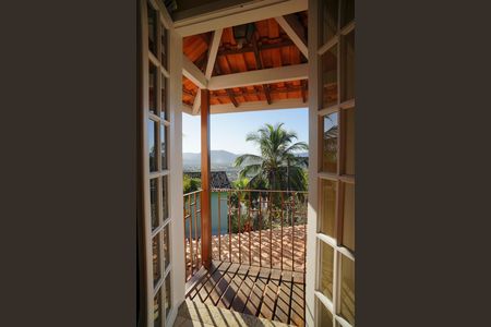 Quarto 1 de casa de condomínio para alugar com 4 quartos, 378m² em Flamengo, Maricá