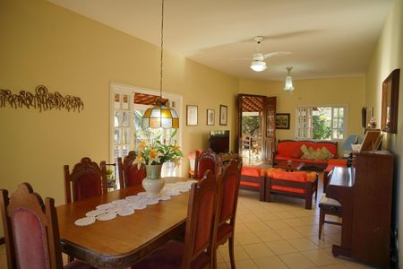 Casa de Condomínio para alugar com 4 quartos, 378m² em Flamengo, Maricá