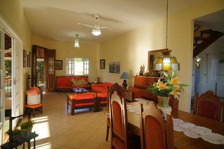 Casa de condomínio para alugar com 378m², 5 quartos e 3 vagas Casa de condomínio para alugar com 378m², 5 quartos e 3 vagasSala