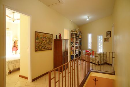 Casa de condomínio para alugar com 378m², 5 quartos e 3 vagas Casa de condomínio para alugar com 378m², 5 quartos e 3 vagasCorredor