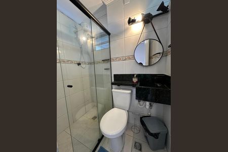 Banheiro da Suíte de apartamento para alugar com 2 quartos, 90m² em Centro, São Vicente