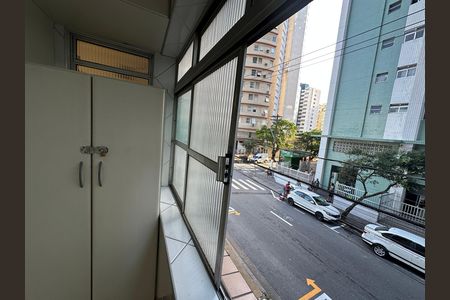 Cozinha e Área de Serviço de apartamento para alugar com 2 quartos, 90m² em Centro, São Vicente