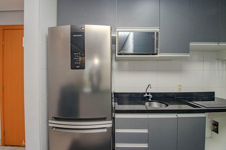 Cozinha e Área de Serviço de apartamento para alugar com 2 quartos, 48m² em São Sebastião, Porto Alegre