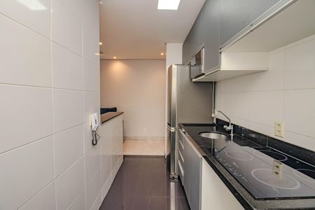 Cozinha e Área de Serviço de apartamento para alugar com 2 quartos, 48m² em São Sebastião, Porto Alegre