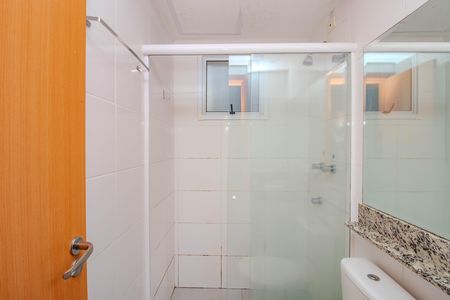 Banheiro de apartamento para alugar com 2 quartos, 48m² em São Sebastião, Porto Alegre