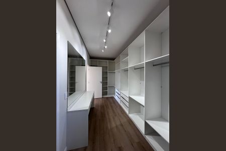 Casa de condomínio à venda com 360m², 4 quartos e 4 vagasQuarto