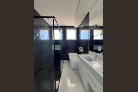 Casa de condomínio à venda com 360m², 4 quartos e 4 vagasBanheiro