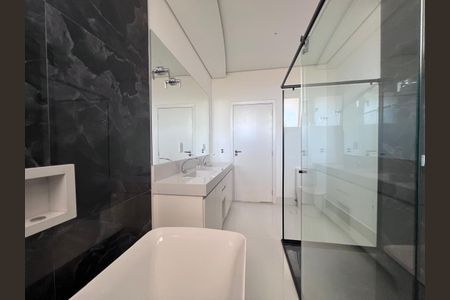 Casa de condomínio à venda com 360m², 4 quartos e 4 vagasBanheiro