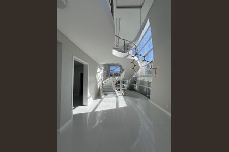 Casa de condomínio à venda com 360m², 4 quartos e 4 vagasSala
