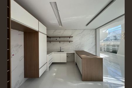 Casa de condomínio à venda com 360m², 4 quartos e 4 vagasCozinha