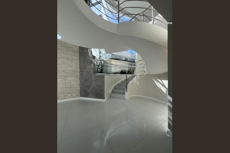 Casa de condomínio à venda com 360m², 4 quartos e 4 vagasSala