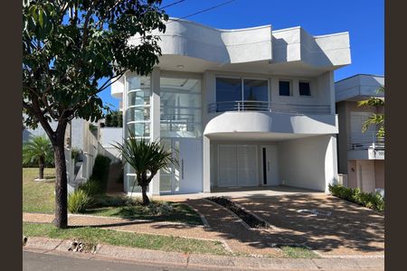 Casa de condomínio à venda com 360m², 4 quartos e 4 vagasFachada